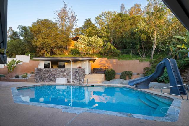 16204 Orchard Bend Rd, Poway CA: https://media.crmls.org/mediaz/2ea93766-1b15-4de1-ad08-15fa148b8a15.jpg