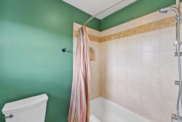 19250 Reavis Way, Salinas CA: https://media.crmls.org/mediaz/2ea95496-af2b-4454-8b60-e73a5f079f7e.jpg