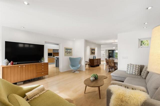Detail Gallery Image 19 of 58 For 6028 Beaumont Ave, La Jolla,  CA 92037 - 5 Beds | 4 Baths
