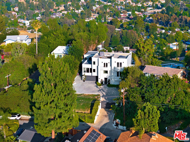 5118 Cerrillos Drive, Woodland Hills CA: https://media.crmls.org/mediaz/2ea9bd99-e7e5-4431-9687-a16a791be493.jpg