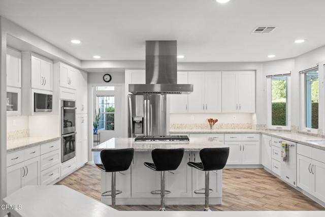 2106 Fox Den Court, Oxnard CA: https://media.crmls.org/mediaz/2ea9dc07-08c3-4eff-b71f-8901fbc0a992.jpg
