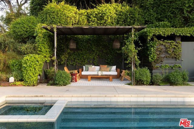 Image 35 of 57 For 2206 Micheltorena Street