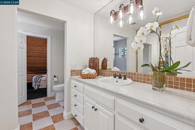 3238 Greenhills Drive, Lafayette CA: https://media.crmls.org/mediaz/2eaa2fa7-40c6-4a02-83b5-76fb2b4da7fa.jpg