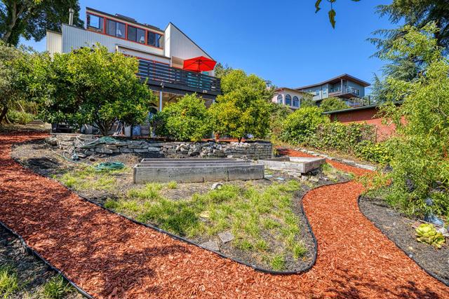 449 High Street, Santa Cruz CA: https://media.crmls.org/mediaz/2eaa4891-b29b-4223-aa13-89795b3328e2.jpg