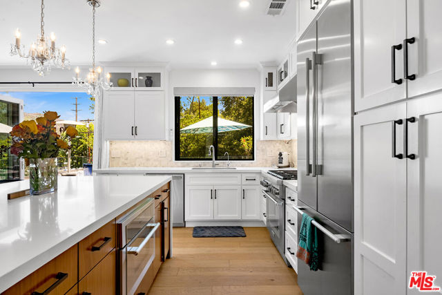 4841 Minden Place, Los Angeles CA: https://media.crmls.org/mediaz/2eaa7d96-e7b2-4970-b057-c2edb5102d71.jpg