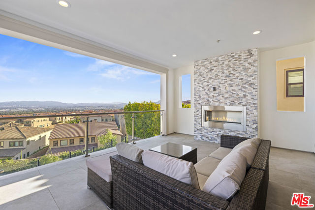 20162 W Cromwell Way, Porter Ranch CA: https://media.crmls.org/mediaz/2eab09ba-e086-4779-8cdb-9ff1a307682b.jpg