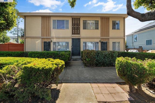 1738 7Th St, Berkeley CA: https://media.crmls.org/mediaz/2eab0b4c-591d-44b2-ba5c-053d7cd918d5.jpg