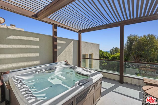31851 Seafield Drive, Malibu CA: https://media.crmls.org/mediaz/2eab2d99-52c2-4f77-a7b7-d10f7b69c4b9.jpg