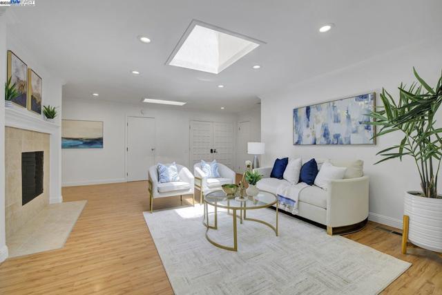 41025 Pajaro Dr, Fremont CA: https://media.crmls.org/mediaz/2eab4550-f076-4f91-a058-c765327ead53.jpg