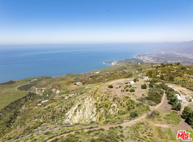 8560 Ocean View Road, Ventura CA: https://media.crmls.org/mediaz/2eabb31e-c586-40be-be57-95863110154a.jpg