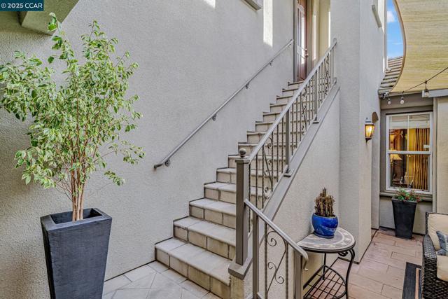 120 Tamarind Ln, Danville CA: https://media.crmls.org/mediaz/2eabc31d-a454-4d73-9b76-f9cab4797f55.jpg