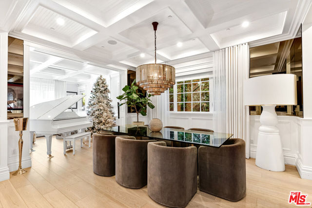 5000 Petit Avenue, Encino CA: https://media.crmls.org/mediaz/2eac09e8-26bf-40e2-bc4e-37ae5b4d3c90.jpg