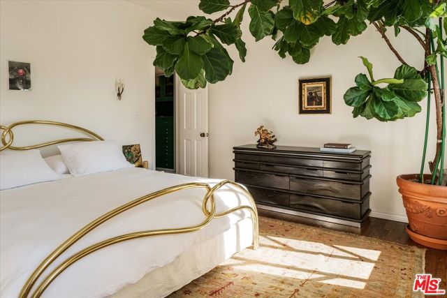 1416 Havenhurst Drive, West Hollywood CA: https://media.crmls.org/mediaz/2eac8c8f-e445-4bde-8f57-a8549b938bb4.jpg