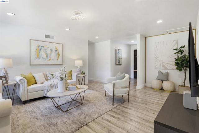 Image 12 of 39 For 4972 Minas Dr