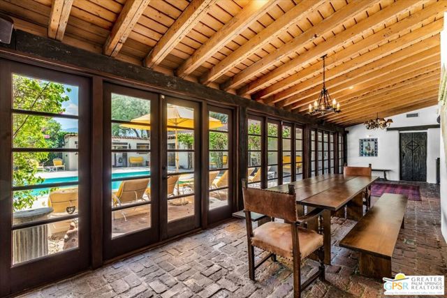 1011 E El Alameda, Palm Springs CA: https://media.crmls.org/mediaz/2ead7b03-455a-474b-b9a2-00160f844b26.jpg