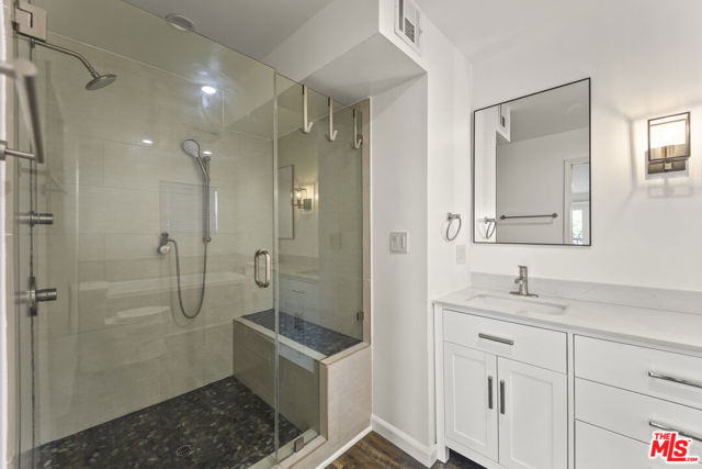 11621 Sunshine Terrace, Studio City CA: https://media.crmls.org/mediaz/2ead7f67-0d62-4b2d-8185-dffad3fe5c2e.jpg