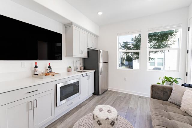 Detail Gallery Image 8 of 51 For 10405 Galen Way, San Diego,  CA 92126 - 3 Beds | 3 Baths