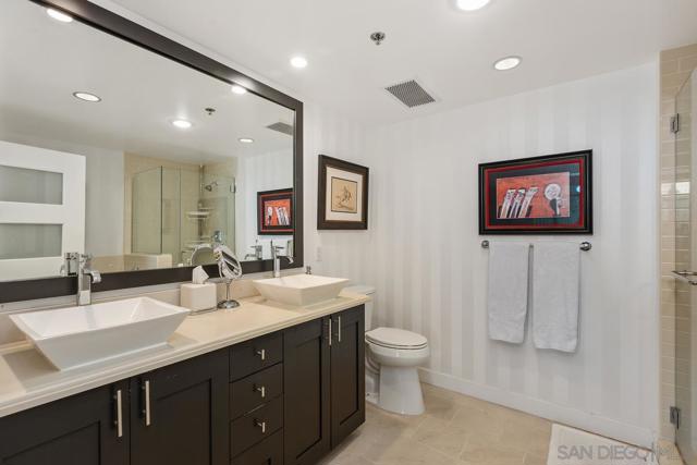 700 W Harbor Dr, San Diego CA: https://media.crmls.org/mediaz/2eaf0fd3-5170-49cc-b176-5c0b06364e92.jpg