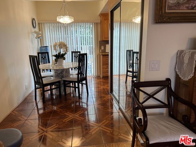 4575 Inglewood Boulevard, Culver City CA: https://media.crmls.org/mediaz/2eaf5e47-c817-498c-bc8f-81e4922de671.jpg