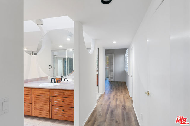 32215 Pacific Coast Highway, Malibu CA: https://media.crmls.org/mediaz/2eb01b8f-176c-47d7-a34c-a16684549642.jpg