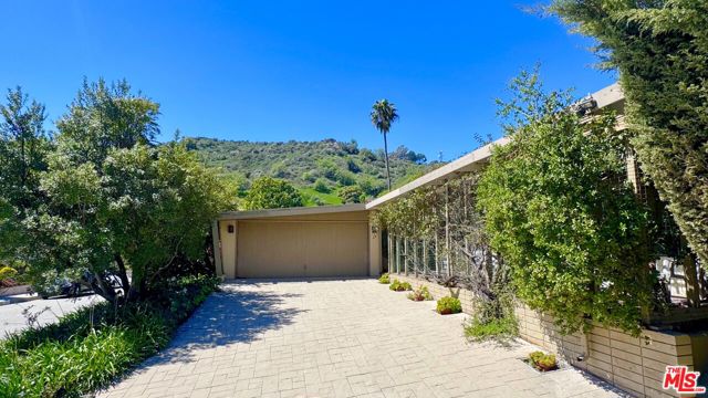 7545 Kimdale Lane, Los Angeles CA: https://media.crmls.org/mediaz/2eb02a79-f136-4342-8d86-7675ff0a523a.jpg