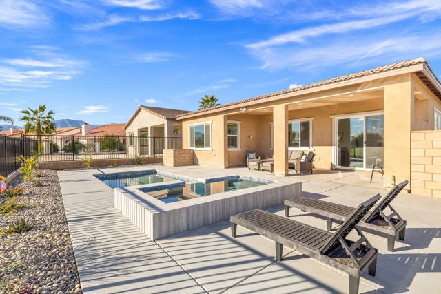 48406 Hepburn Drive, Indio CA: https://media.crmls.org/mediaz/2eb0ac2a-54ca-482a-9741-bb7fa8eea95b.jpg