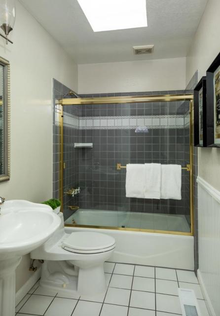 3704 Pruneridge Avenue, Santa Clara CA: https://media.crmls.org/mediaz/2eb114c2-0748-44ba-b43d-1aa4749879bc.jpg