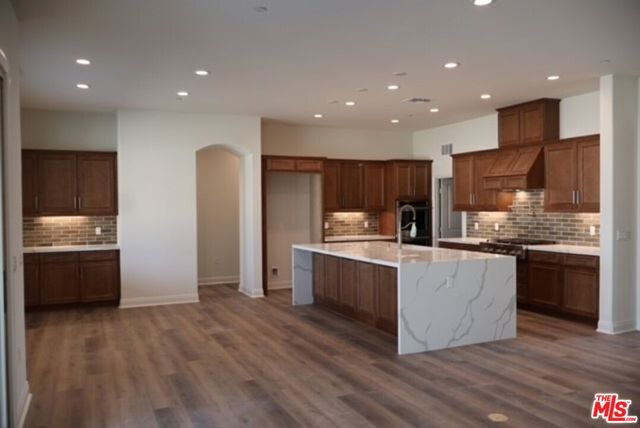 3719 Pathway Court, Bakersfield CA: https://media.crmls.org/mediaz/2eb1237a-9b47-4201-9715-2d8e34ed21d4.jpg