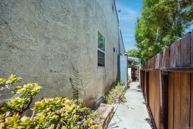 12520 Gilmore Avenue, Los Angeles, California 90066, 3 Bedrooms Bedrooms, ,1 BathroomBathrooms,Single Family Residence,For Sale,Gilmore,NDP2407368