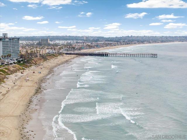 5061 Mission BLVD, San Diego CA: https://media.crmls.org/mediaz/2eb1ecf6-7100-4683-b398-a393a0f03293.jpg