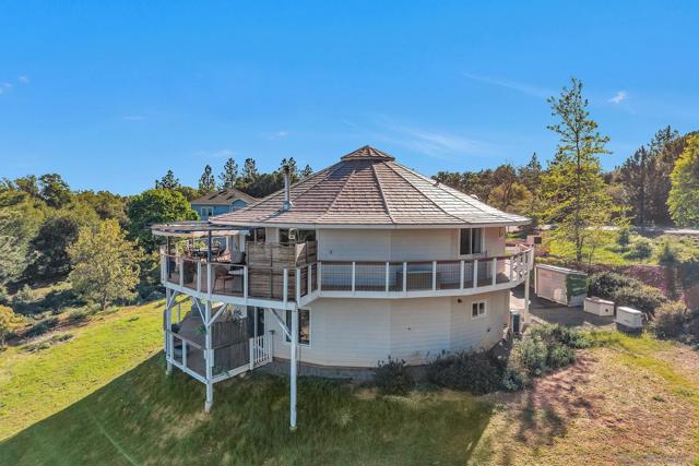 4667 Luneta View Rd, Julian CA: https://media.crmls.org/mediaz/2eb1fcd9-e45a-43c1-9605-4288464cc86c.jpg