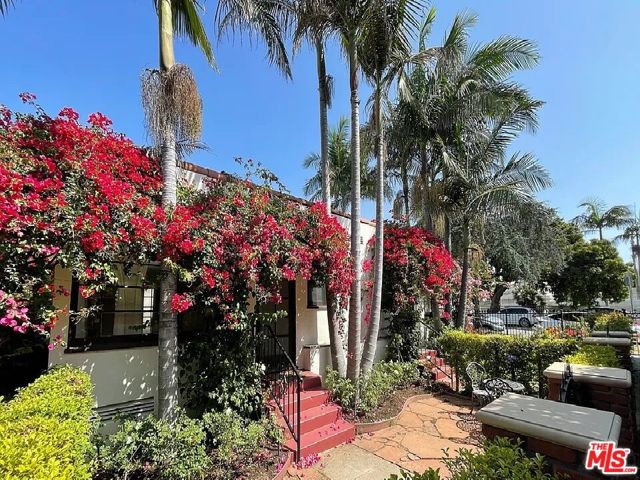 1144 15th Street, Santa Monica CA: https://media.crmls.org/mediaz/2eb27c48-da41-4d34-9357-539562ad88ea.jpg