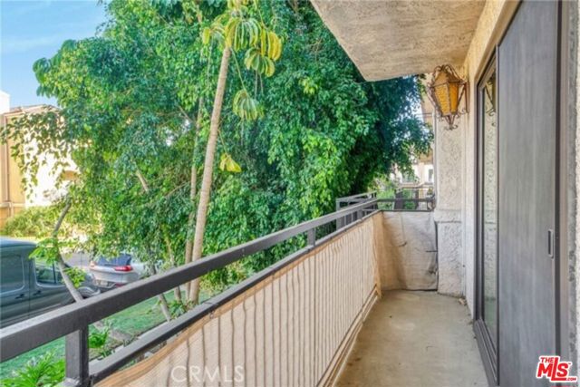 5003 Tilden Avenue, Sherman Oaks CA: https://media.crmls.org/mediaz/2eb29ada-a87b-410b-aa92-e31837a3657d.jpg