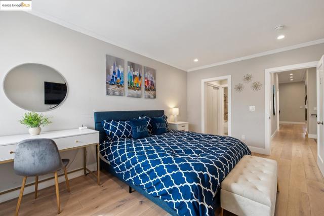 1537 Revere AVE, San Francisco CA: https://media.crmls.org/mediaz/2eb324df-7c4b-4026-90a2-afafd8fcd1e5.jpg