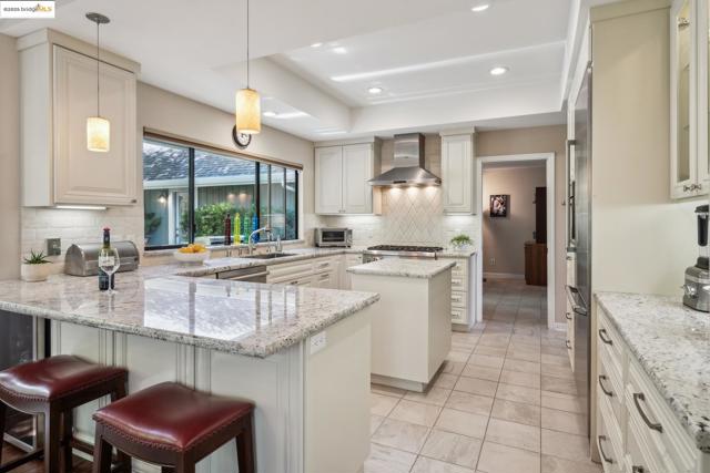 1037 Silverhill Dr, Lafayette CA: https://media.crmls.org/mediaz/2eb3b96a-0428-434a-9d53-10148e283e60.jpg
