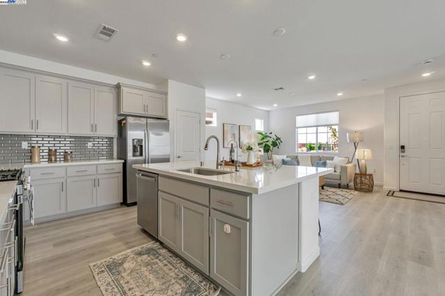 2044 Cottonwood St, Pittsburg CA: https://media.crmls.org/mediaz/2eb42ecd-37fa-47ed-86cf-fd6be176bfc5.jpg