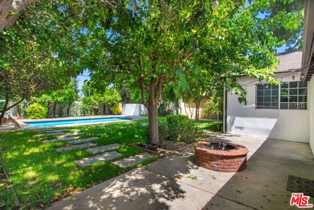 7731 Oak Park Avenue, Lake Balboa CA: https://media.crmls.org/mediaz/2eb45211-4976-4edb-997c-a63038209ea9.jpg