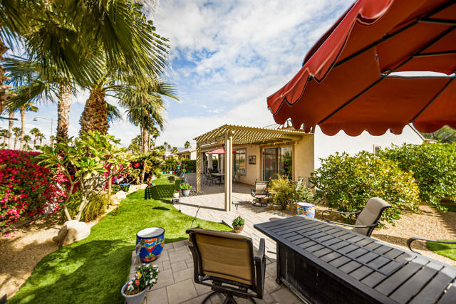 40973 Corte La Fonda, Indio CA: https://media.crmls.org/mediaz/2eb4596f-13aa-4b9c-94b7-f2e6d9cfcab6.jpg