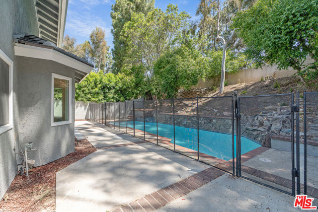 19 Rippling, Irvine CA: https://media.crmls.org/mediaz/2eb4b913-6652-45f6-936b-c7075cf67db8.jpg