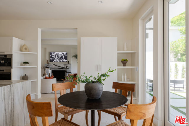 526 N Plymouth Boulevard, Los Angeles CA: https://media.crmls.org/mediaz/2eb5118a-4bbf-4b1a-ac5c-adfe9bb63bb0.jpg