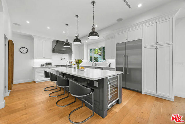 4943 Stern Avenue, Sherman Oaks CA: https://media.crmls.org/mediaz/2eb5455a-c0b2-488d-8a87-2b06071cc021.jpg