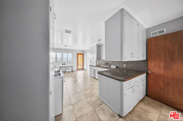 7230 Outpost Cove Drive, Los Angeles CA: https://media.crmls.org/mediaz/2eb60f77-3a55-4647-8955-32ea3d525a70.jpg