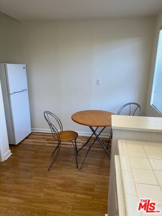 2320 S Bentley Avenue, Los Angeles CA: https://media.crmls.org/mediaz/2eb6780f-e311-4ea4-a0a3-4616859f2aa4.jpg