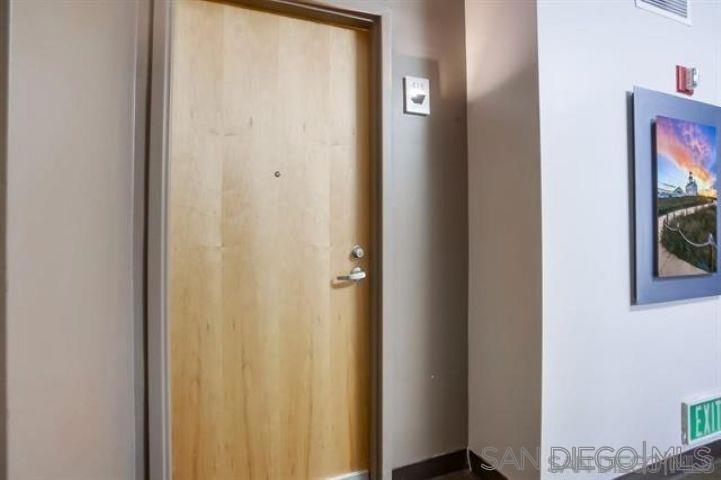 https://media.crmls.org/mediaz/2eb6f322-620e-4e4e-9a73-c91b9435c1d7.jpg?preset=X-Large
