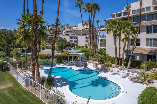 900 Island Drive, Rancho Mirage CA: https://media.crmls.org/mediaz/2eb760df-025b-4c43-b7de-2d31d8da28ba.jpg