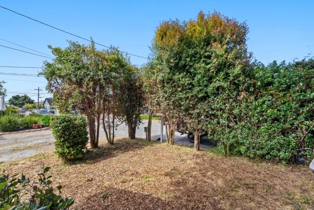 1760 48th Avenue, Capitola CA: https://media.crmls.org/mediaz/2eb76b52-c71b-4dc0-83fd-0d701fac492f.jpg
