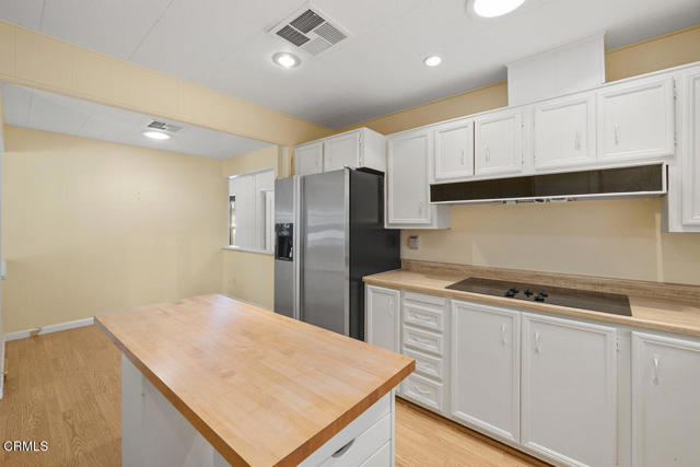 232 Talud Terrace Terrace, Camarillo CA: https://media.crmls.org/mediaz/2eb824ac-46b7-4f97-a434-80583de9263b.jpg