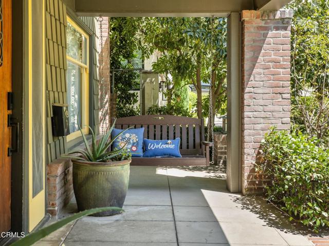 1327 Campbell Street, Glendale CA: https://media.crmls.org/mediaz/2eb8479e-64cf-4e82-91e7-7ea5edaf0a87.jpg