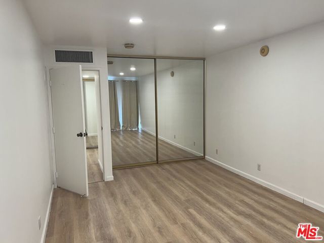 800 W 1st Street, Los Angeles CA: https://media.crmls.org/mediaz/2eb8b7f0-1bbd-4683-bfcf-e565b06cdff4.jpg