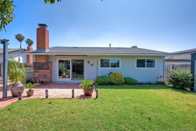 13144 Avenida Grande, San Diego CA: https://media.crmls.org/mediaz/2eb8f62d-6aa4-411a-b44a-7d760af699f1.jpg